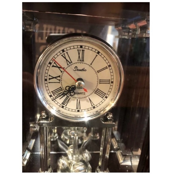 Quartz Clock-Studio Mantle clock- Good Working Condition - Picture 6 of 8